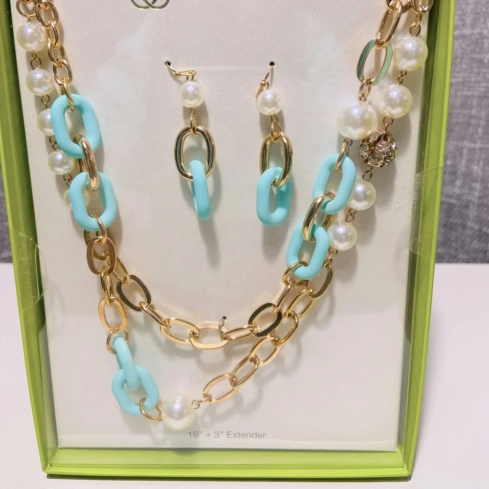 Daisy Fuentes Jewelry Gift Set